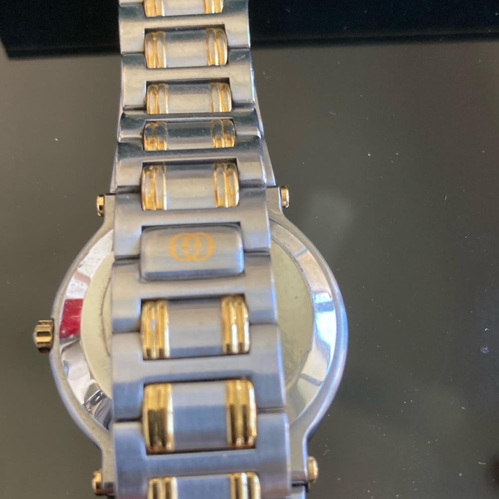 Gucci Gold and Silver 9000M Watch - Picture 3 of 6